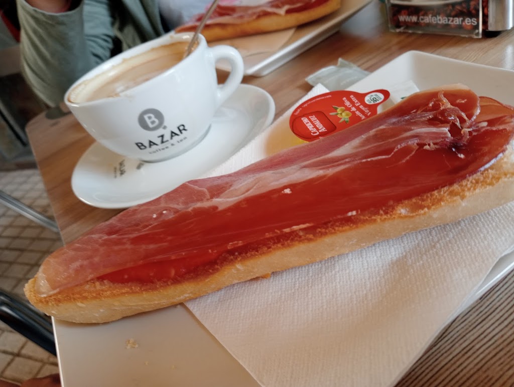 La Iguana Cafe — Comida y bebida