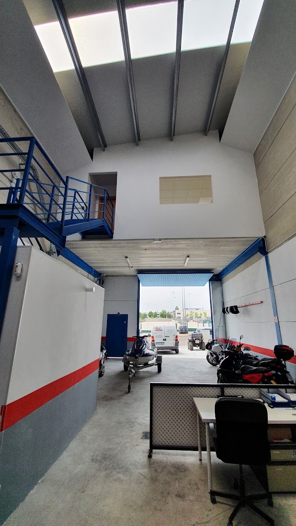 TALLER MOTO CARCAS — Interior