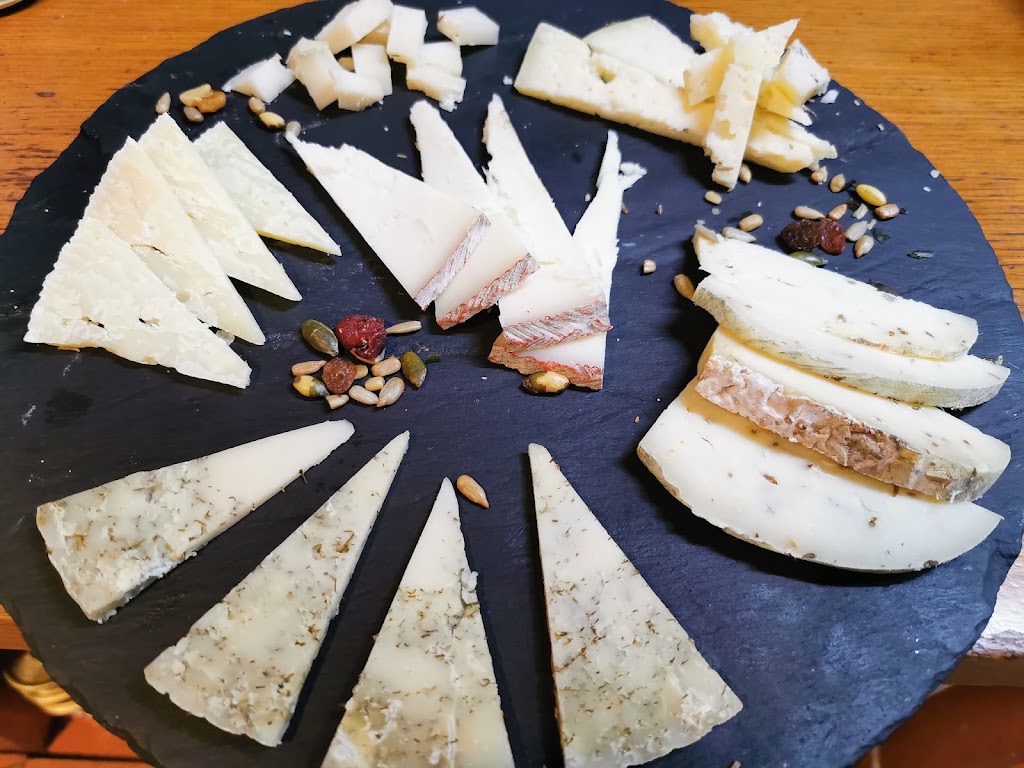Restaurante + Que Tapas — Queso