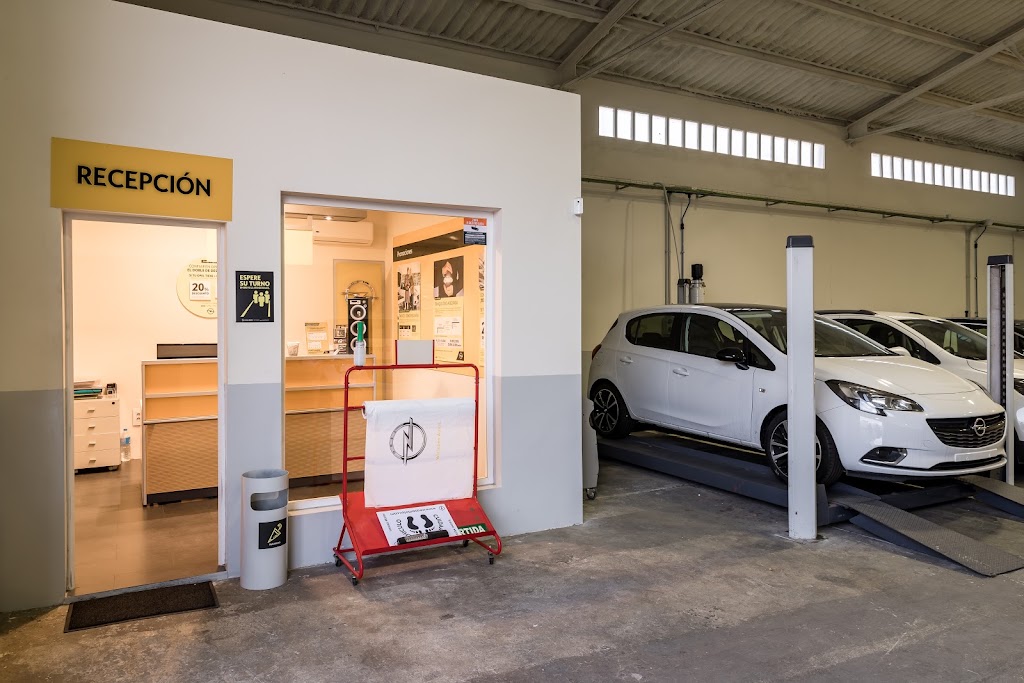 Opel Iceasa Motor - Menorca — Hatchback