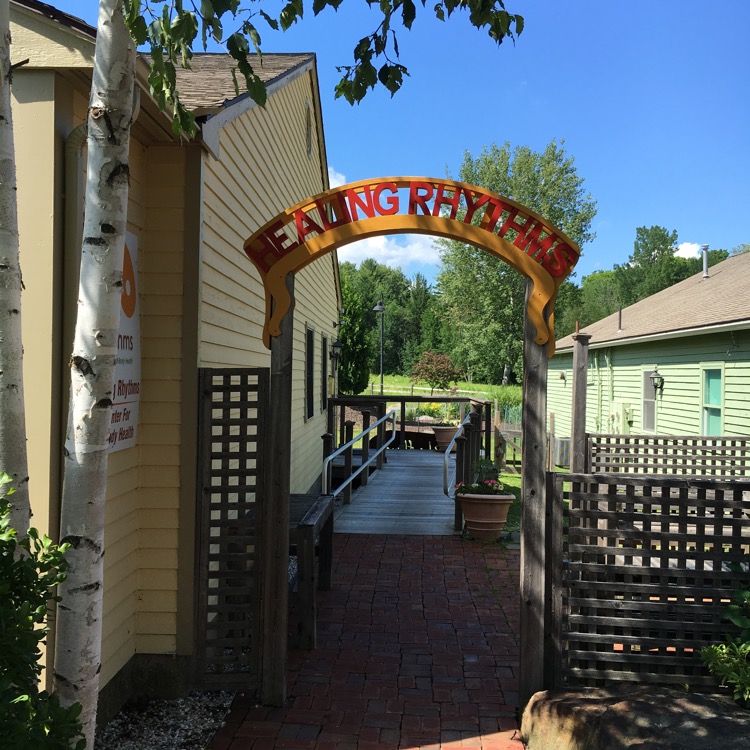 Massage therapist in Lee