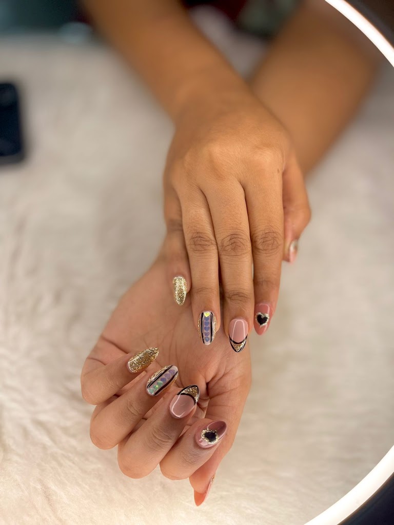 Make Up And Nail Academy By Masooma