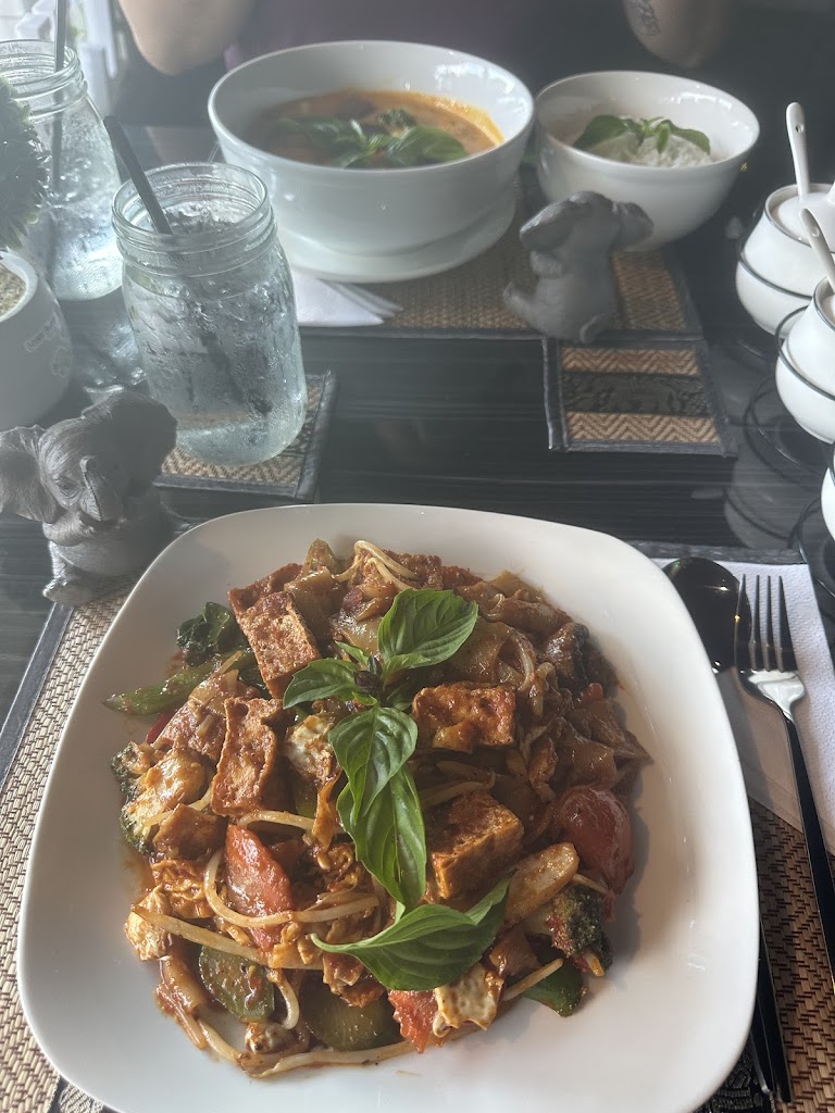 Lucky Elephant Cafe