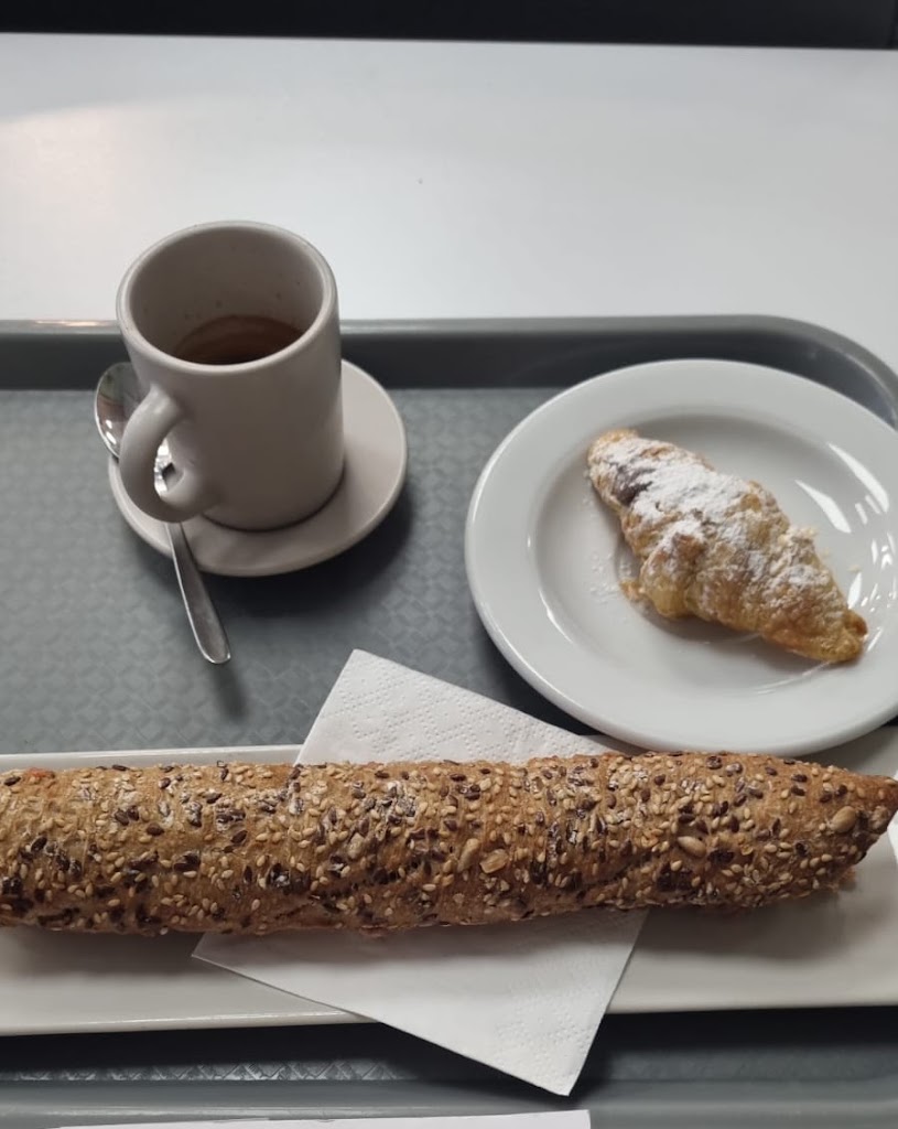 Brothers Cafe — Comida y bebida