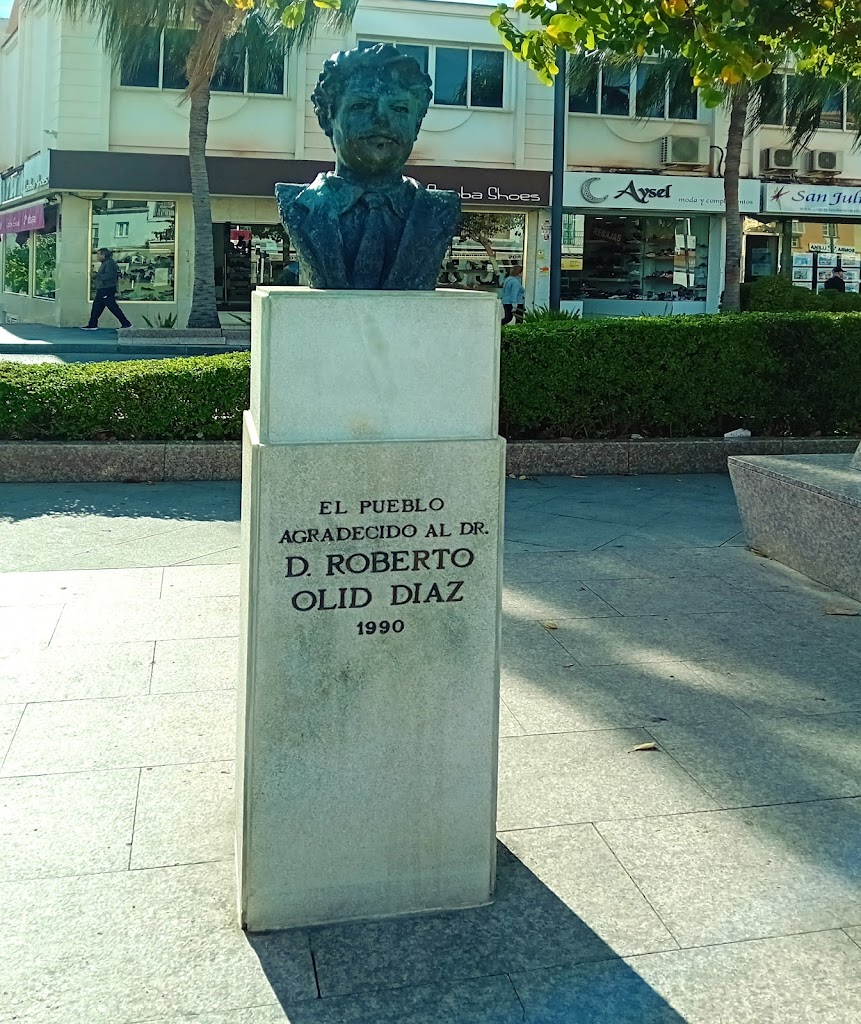 Monumento A Roberto Olid Diaz