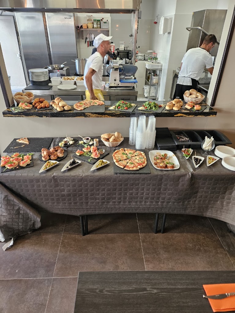 Ristorante Pizzeria Taormina (Gran Canaria) — Comida y bebida