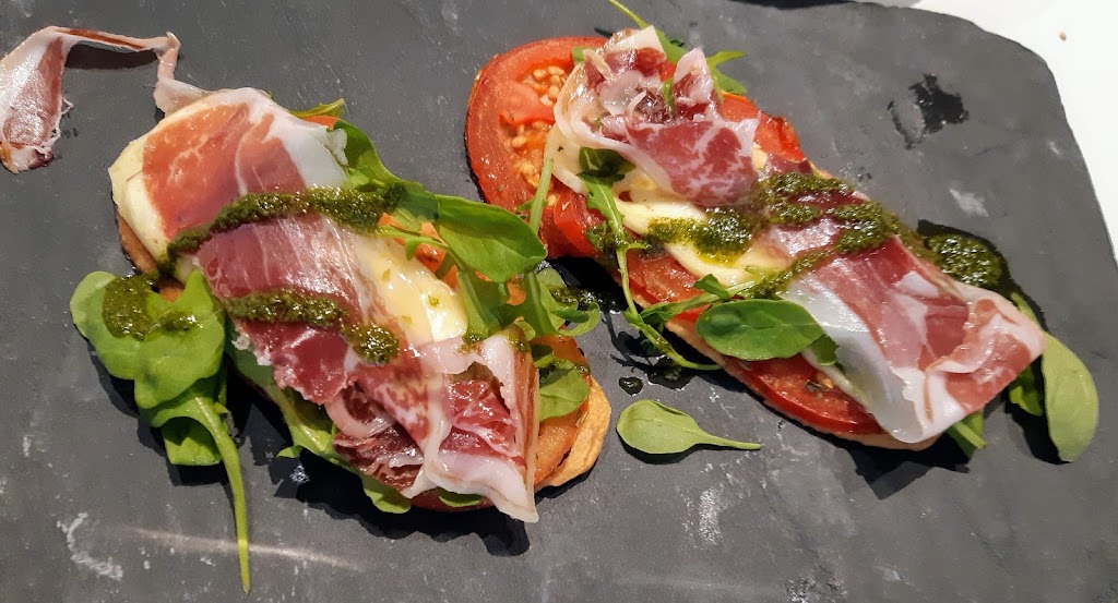 Restaurant Santa Marta — Comida y bebida