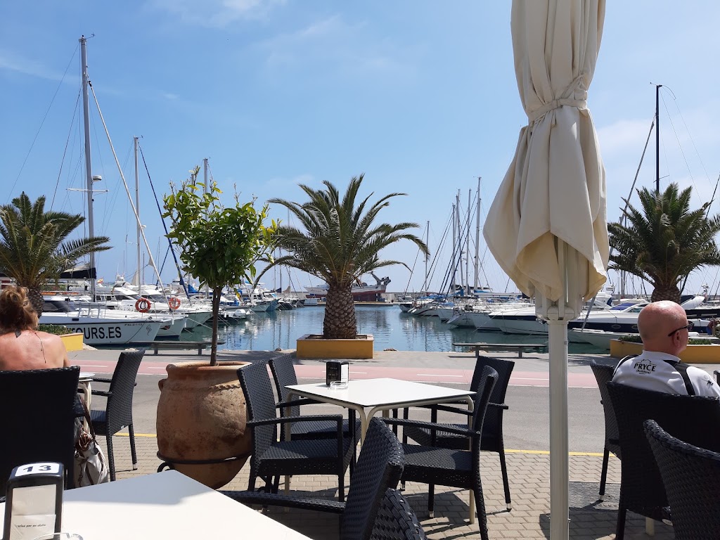 El Camarote - Pescado Fresco y Frito en La Caleta de Velez | Grupo La Revuelo — Ambiente