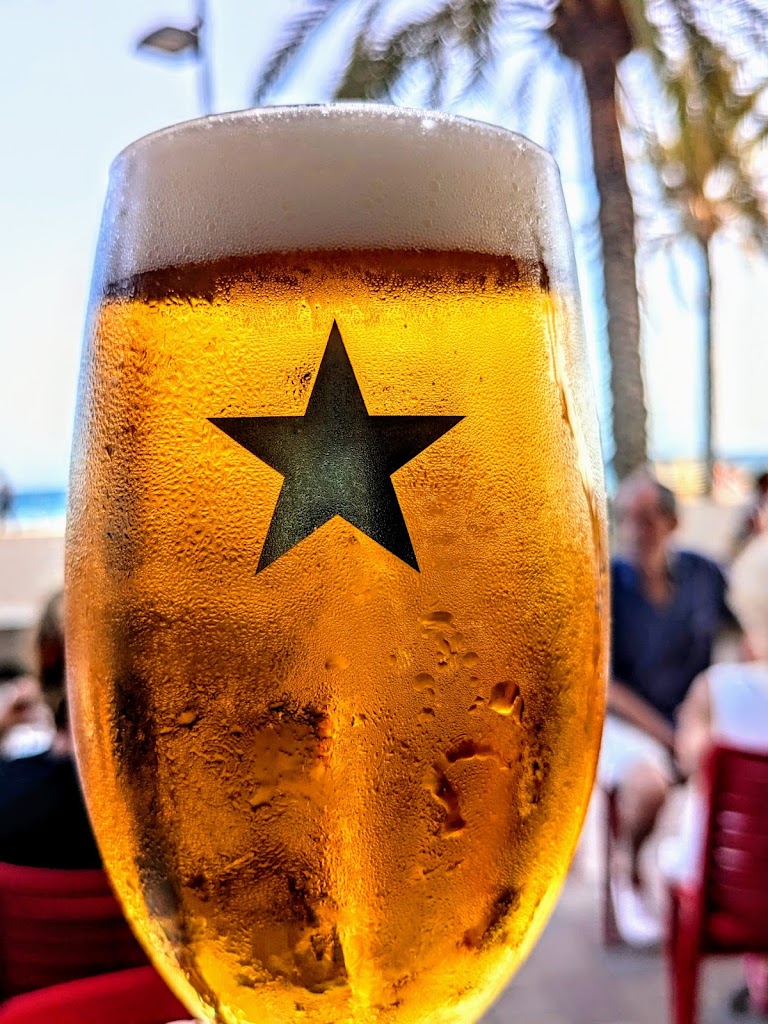 MOON BAR — Comida y bebida