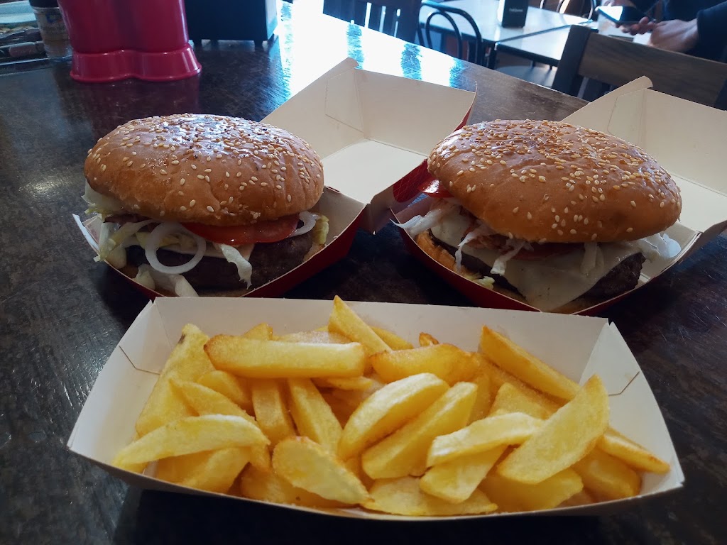Bar La Ilusion — Comida y bebida