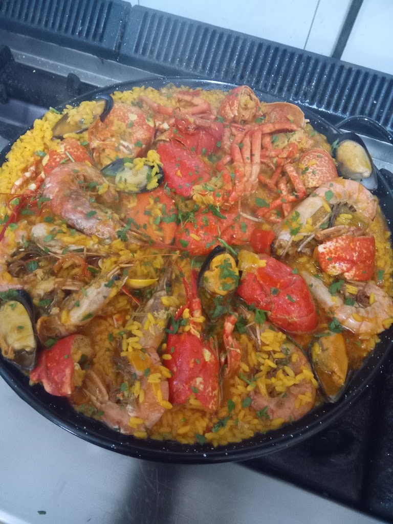 LA ESCALERA BAR — Comida y bebida