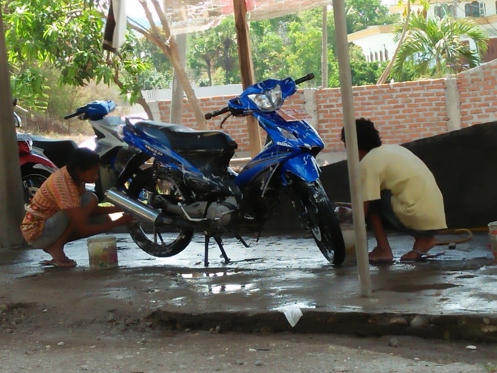 PUTRANDY CUCI MOBIL/MOTOR