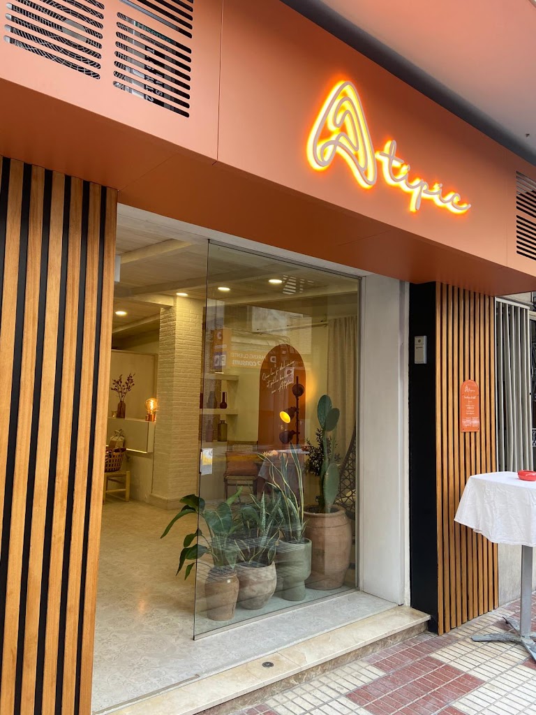 Atipic Academia de Ball