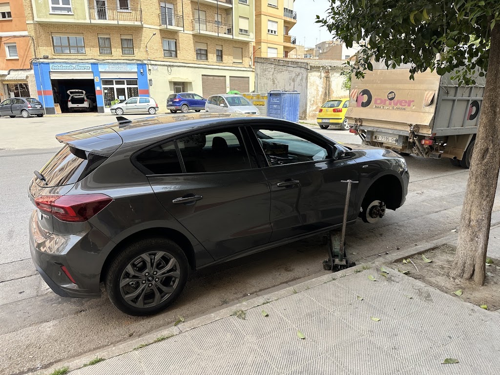 NEUMATICOS REQUENA, S.L. - DRIVER CENTER
