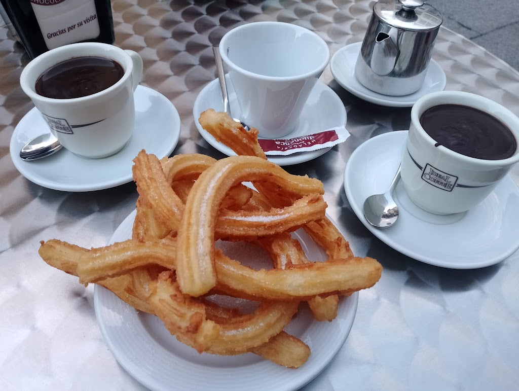 Heladeria Chocolateria Jijonenca — Comida y bebida