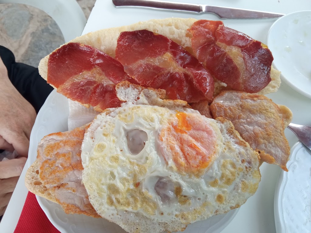 Bar Las Piscinas - Bar Pop — Comida y bebida