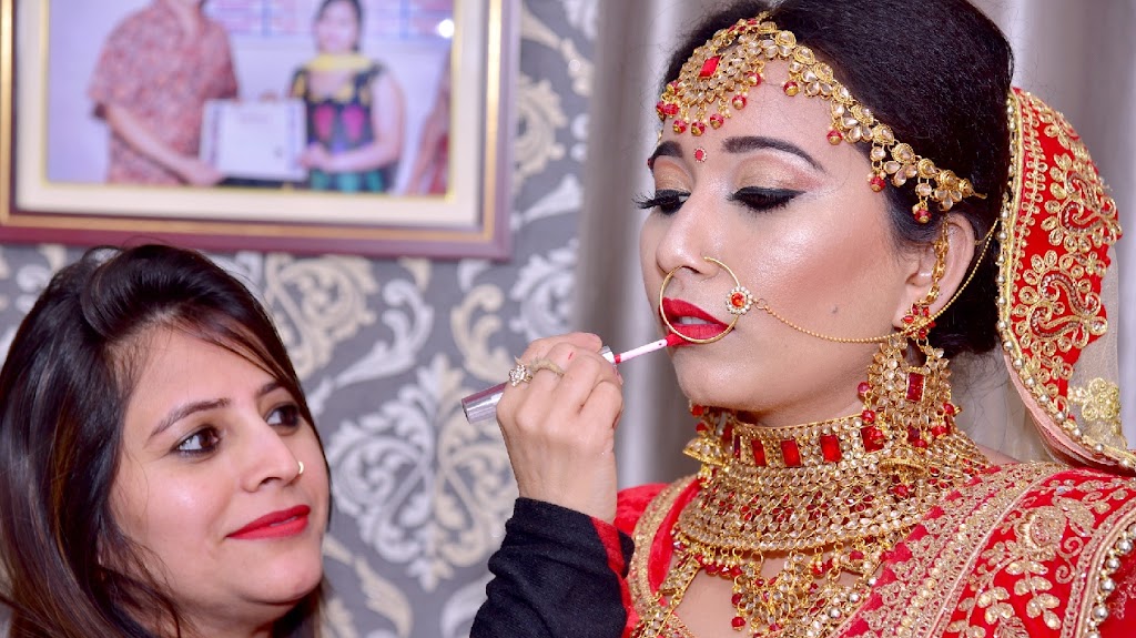 Khoobsurat Makeovers