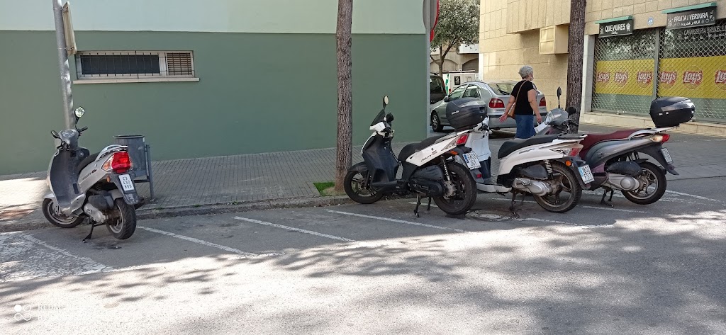 [P] Zona d'aparcament reservada per a motos