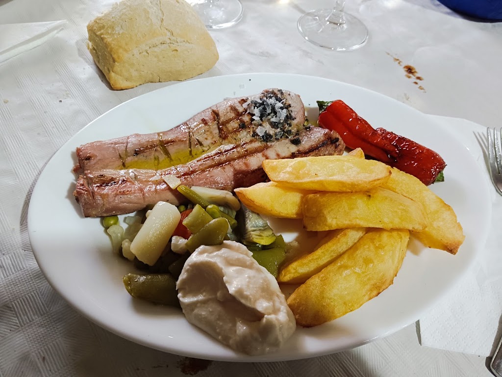 Aben Humeya Restaurante — Comida y bebida