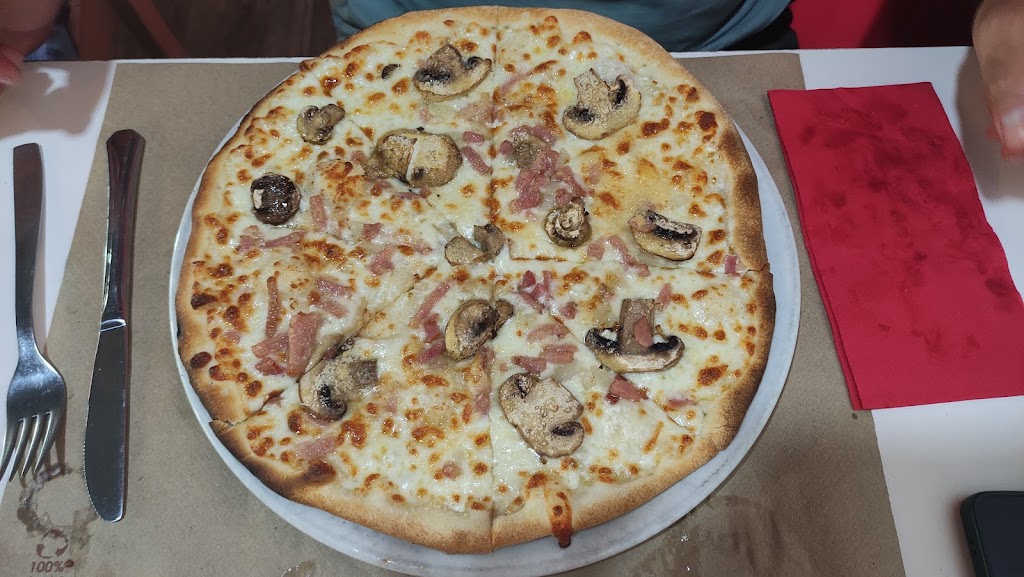Restaurante Little Italy — Pizza