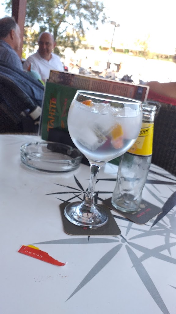 Bar Tahiti — Martini