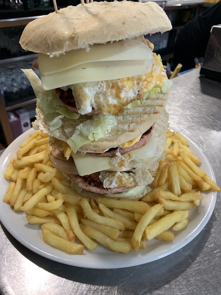Bar La taurina — Comida y bebida