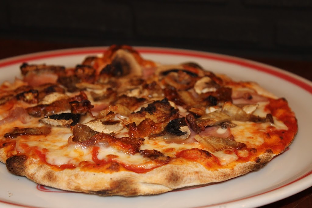 Pizzeria Il Nuraghe — Comida y bebida