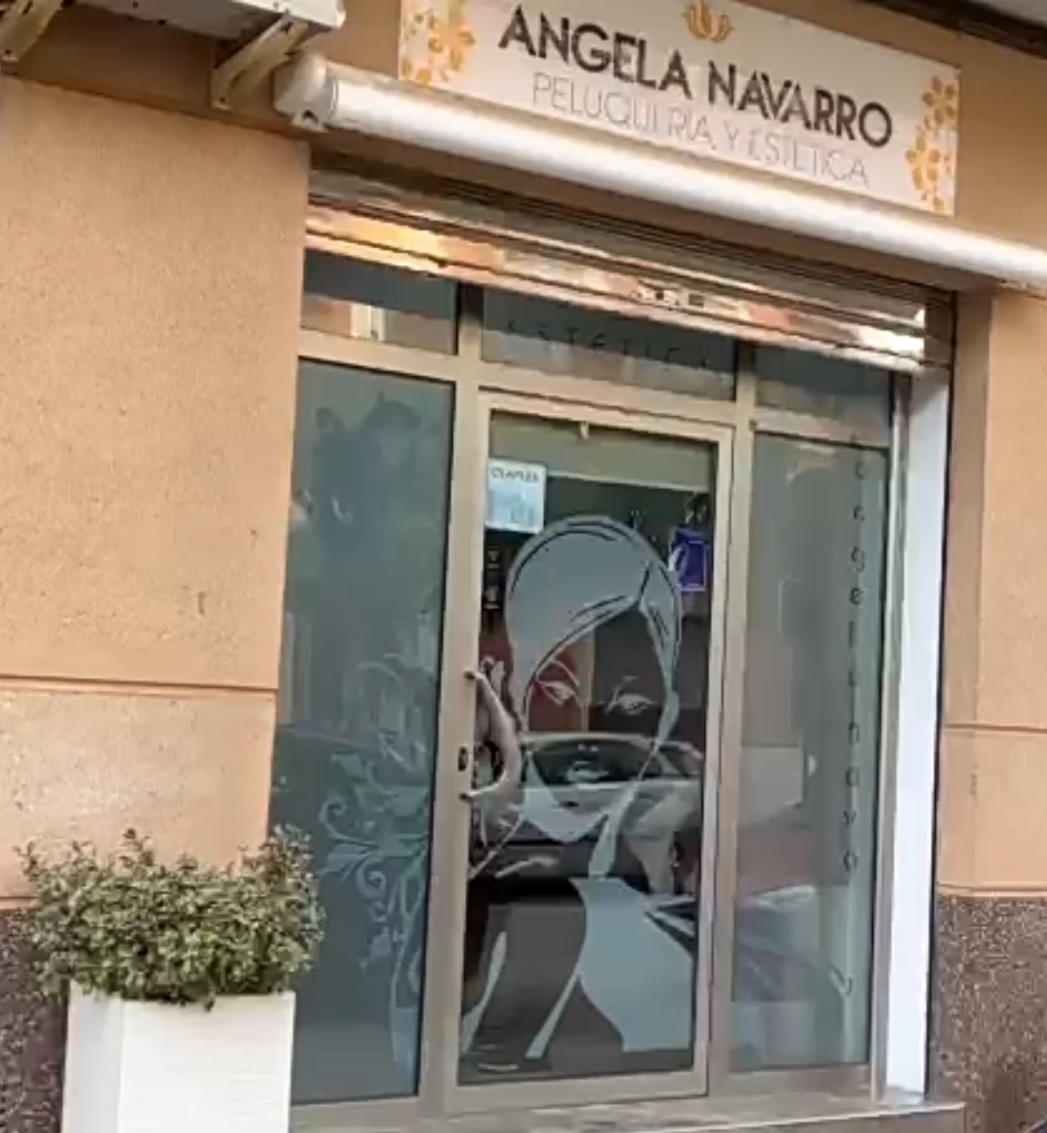 Angela Navarro — Exterior