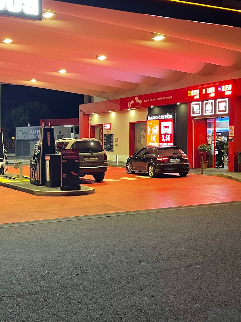 GM Fuel Stations Coma-Ruga — Interior