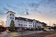 La Quinta Inn & Suites by Wyndham Stonington-Mystic Area