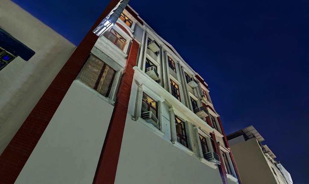 Hotel Paras International