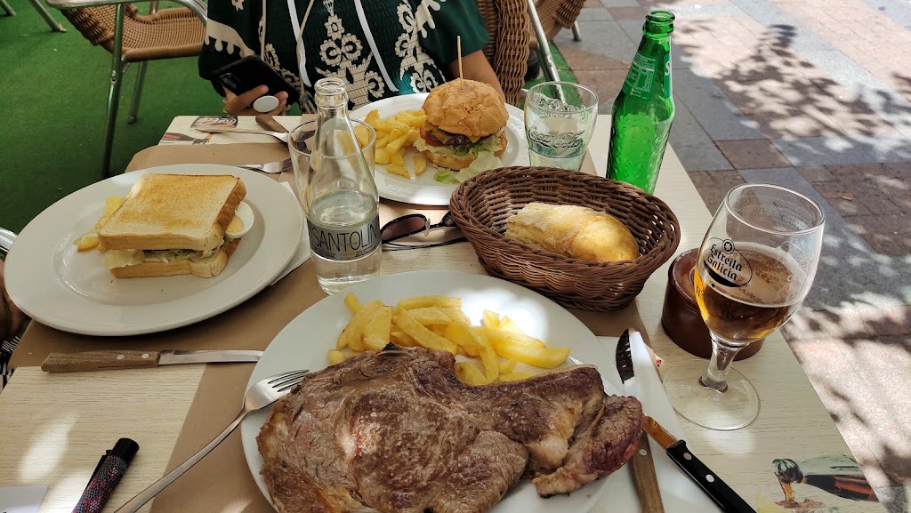 Restaurante Medieval — Comida y bebida