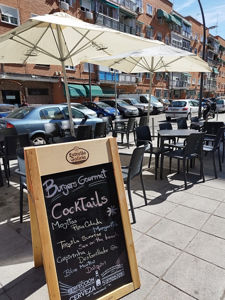 Juergabar Bistro Restaurant (Cocktail Burger) — Ambiente