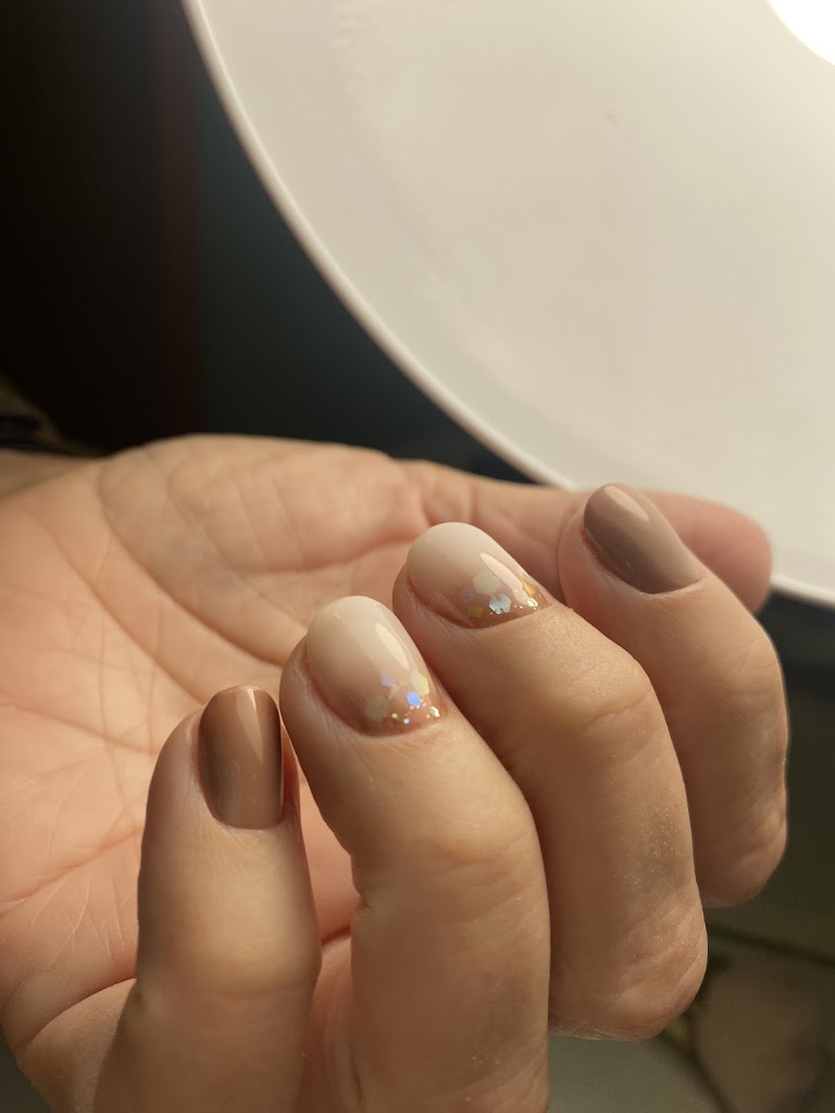 Nou Estil perruqueria, Estetica Elisabeth — Manicura