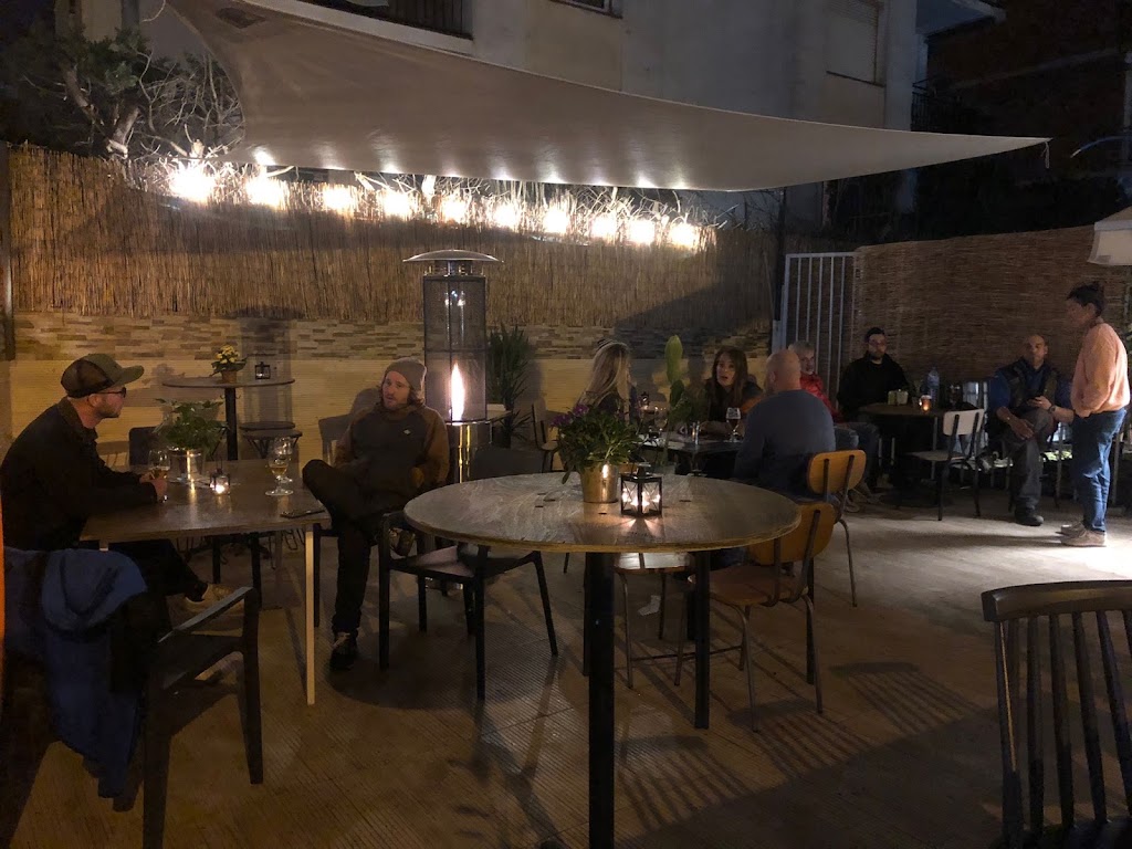 Mojokite - Brunch Bar & Surf Shop & Escuela Kite — Ambiente