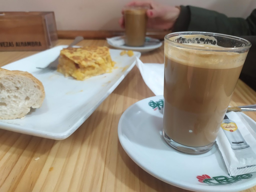 Yuste Cafeteria — Cafe