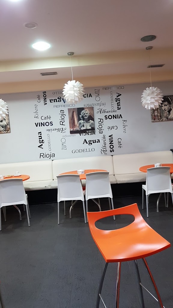 Trece cafe — Ambiente