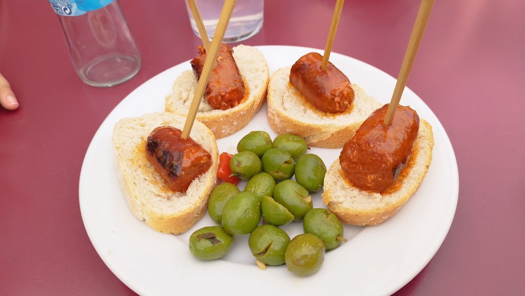 Bar Pedrito Guadalquivir — Comida y bebida
