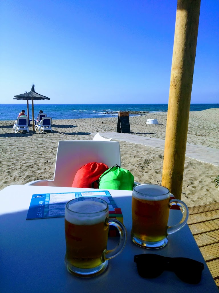 Wazza Beach Bar — Comida y bebida