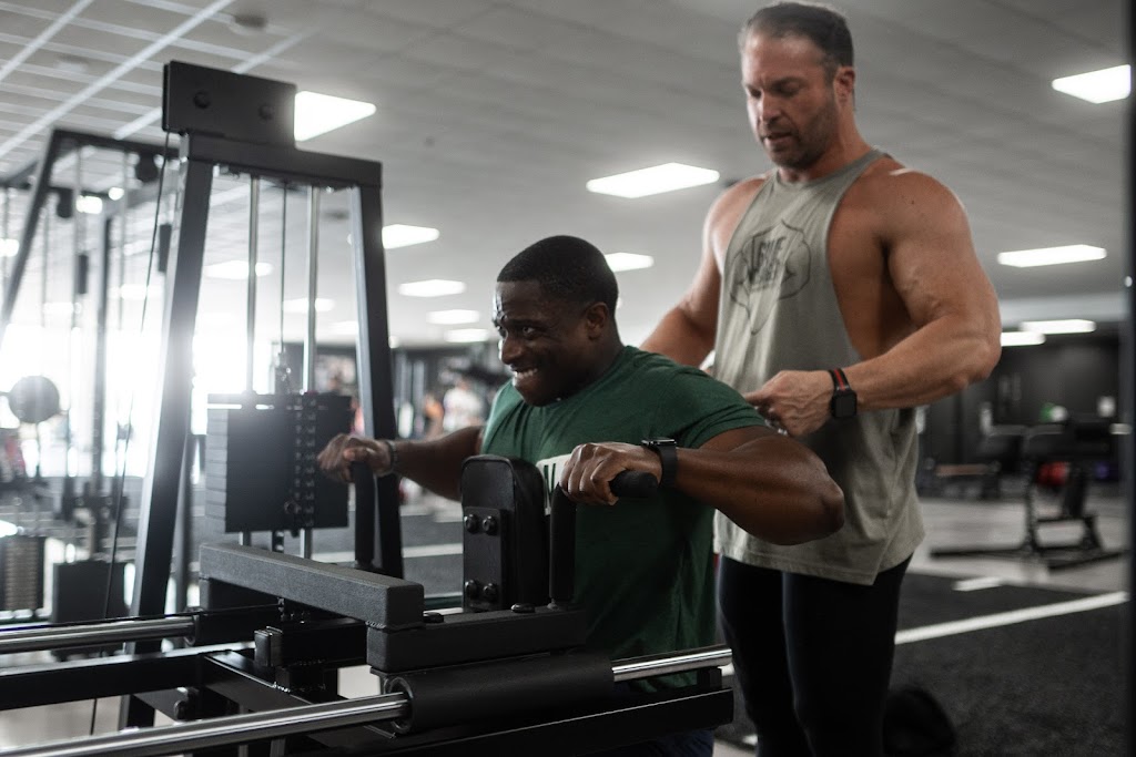  IRON Muscle & Fitness