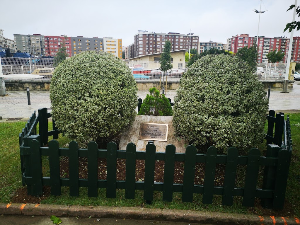 Monumento A Los Curas Del Barrio Pesquero
