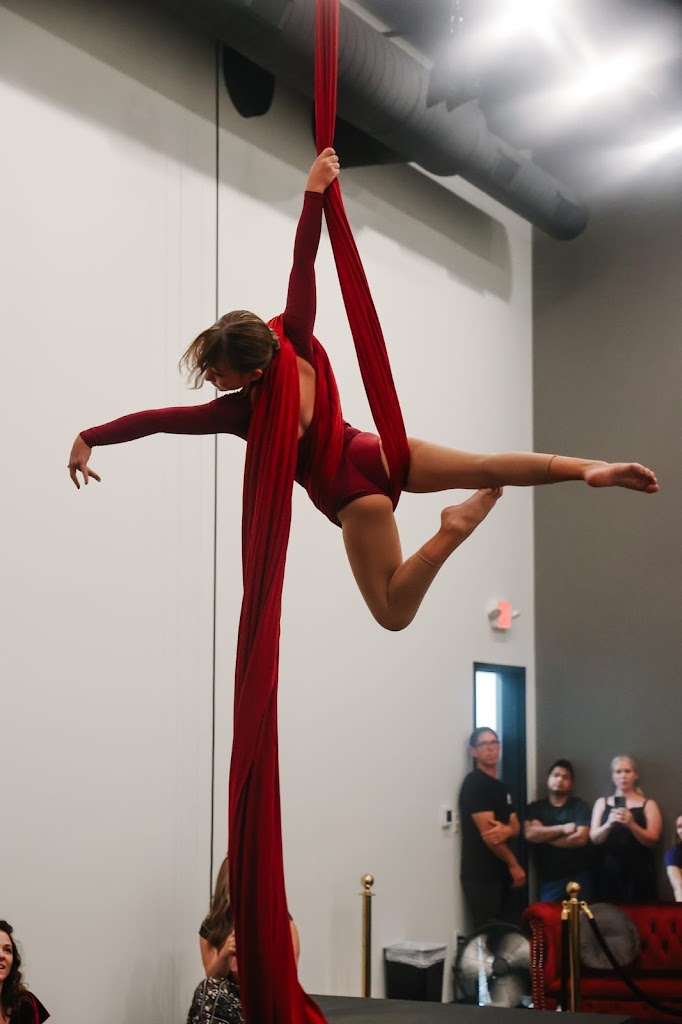  Grand Rapids Aerial Lounge