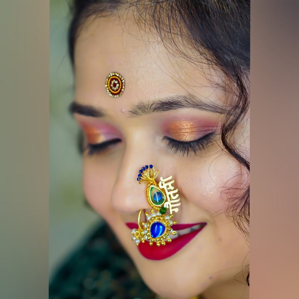 Ruby S Red Unisex Salon