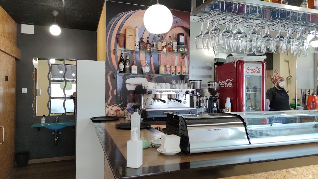 A la vuelta Bar Restaurante — Bar