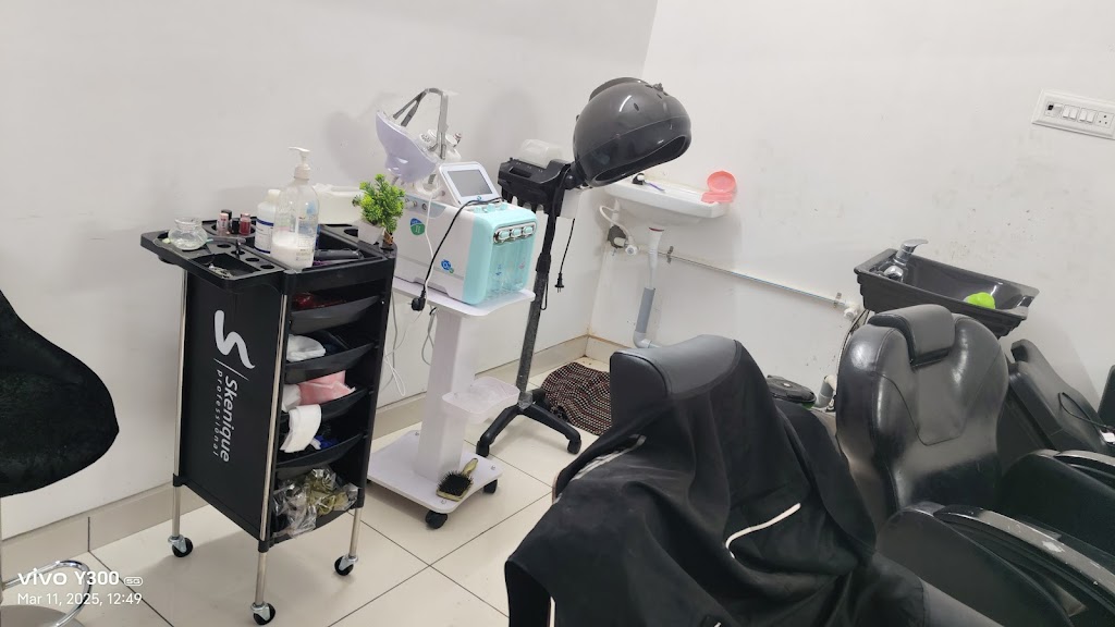 Kavitamil Beauty Parlour