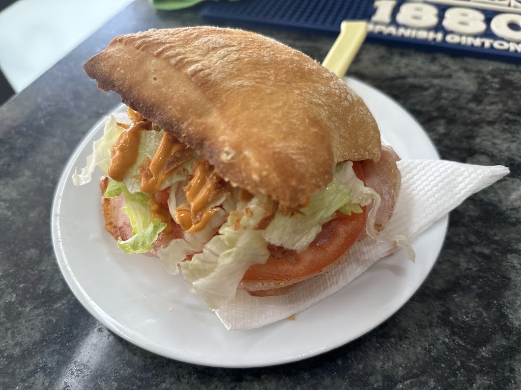 Cafe Bar Miguelito — Comida y bebida