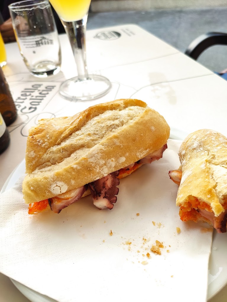 Cafeteria A de Chefa — Comida y bebida
