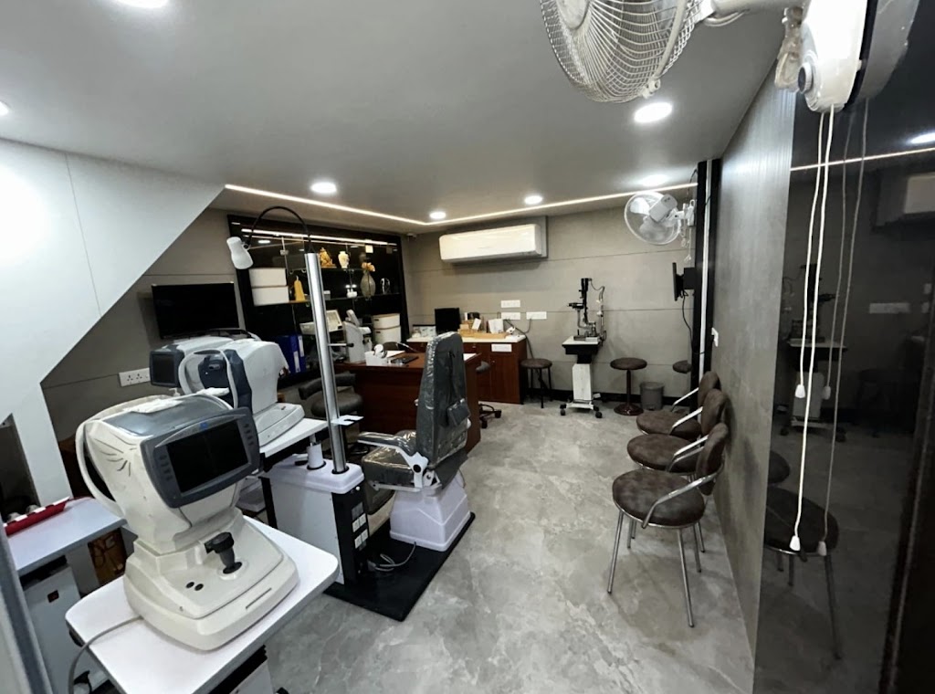 Dr Anshuman Agrawal Eye Surgeon Kanpur
