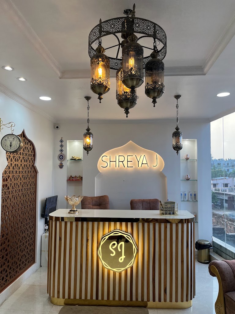 Shreya J Makeup Unisex Salon Academy
