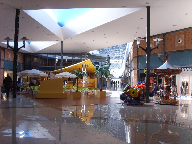 Centro Comercial Puente de la Ribera — Interior